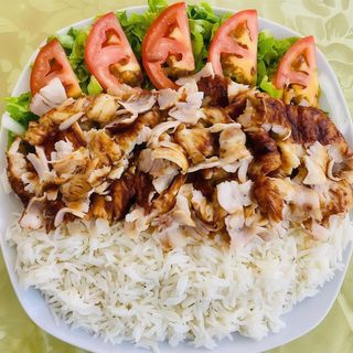 Piatto kebab con riso