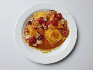 Ravioli di burrata con guazzetto di polpo