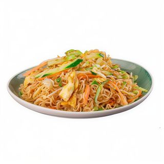 Ramen saltati con verdure e uova