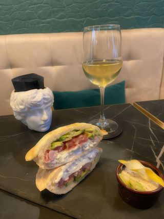 Panino tartare di salmone norvegese