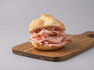 Mortadella, pesto di pistacchio e burrata