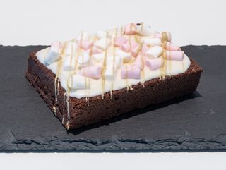 Brownie glassato cioccolato bianco e marshmellows