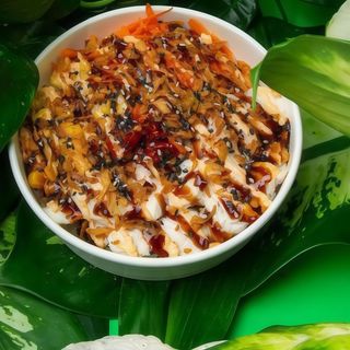 Pokè salmone al sesamo nero