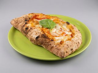 Donna sofia calzone