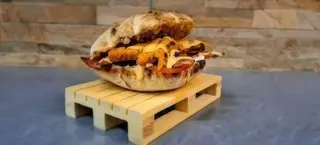 P2. Hamburger, formaggio, insalata, verdura