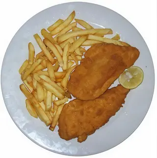 Cotoletta di pollo con insalata e patate fritte