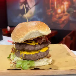 Panino doppio hamburger di manzo