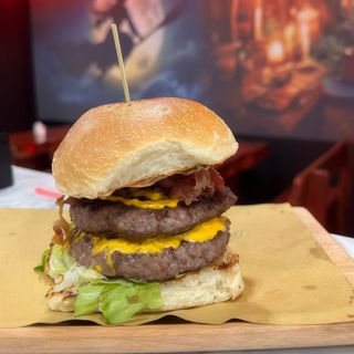 Panino doppio hamburger di manzo 