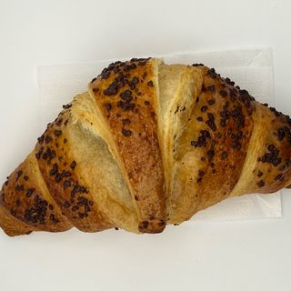 Croissant con crema di nocciole