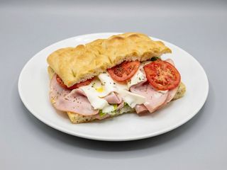 Focaccia mortadella mozzarella pomodoro olio evo origano
