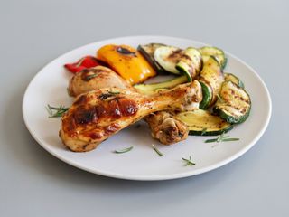 Pollo arrosto con verdure grigliate