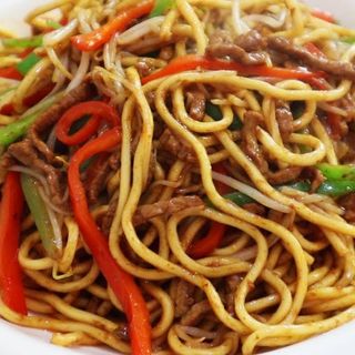 Noodles saltati con manzo