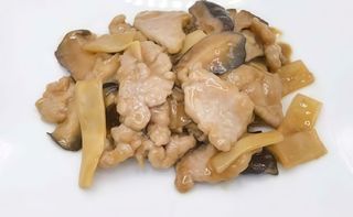 150. Maiale con funghi e bambù