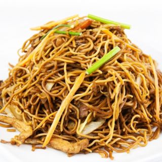 Noodles saltati con pollo