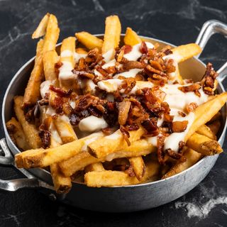 Patatine Frate Tac con provola e guanciale