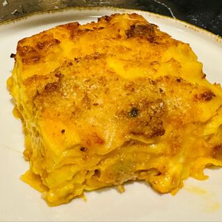 Lasagna bianca con zucca provola e salsiccia