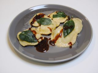 Raviolo di brasato