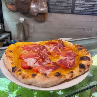 Pizza prosciutto cinta DOP