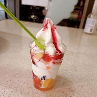 Yogurt senza glutine ,frutta mista fresca