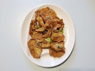 11. Wonton fritti 10 pezzi 炸馄饨