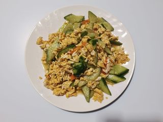 82. Carne cetriolo e uova saltati黄瓜炒蛋