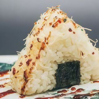 73. Onigiri con salmone