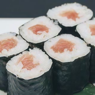 76. Hosomaki maguro