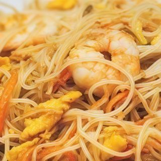 166. Spaghetti di riso con gamberi