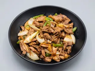 anatra saltati con cipolla peperone