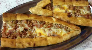 Pide carne trita