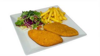 Piatto cotoletta con patate e insalata