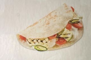 Piadina con verdure e mozzarella