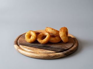 Anelli di cipolla interi panati alla birra - 6 pezzi