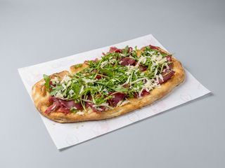 Focaccia bresaola, rucola, grana