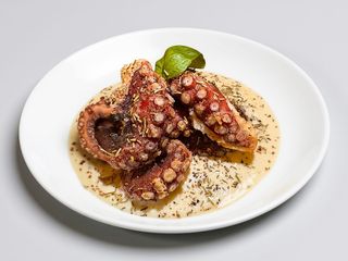 Polpo fritto con fonduta di caciocavallo