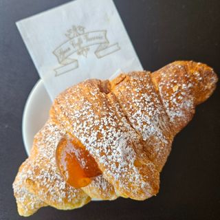 Cornetto marmellata albicocca