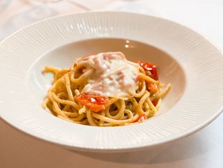 Spaghettoni all'aglio orsino