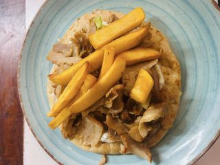Pita Ghiros al piatto+ bibita