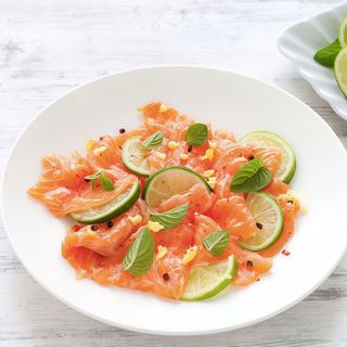 Carpaccio di salmone marinato