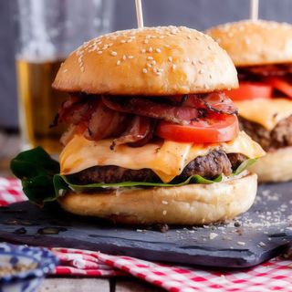 Hamburger - prosciutto cotto - formaggio - patate