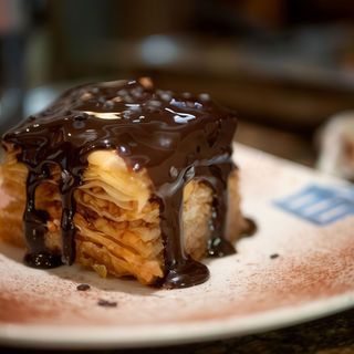 Baklava Cioccolato Il cuore della tradizione con cioccolato fondente.