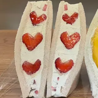 Fruit Sando Fragola