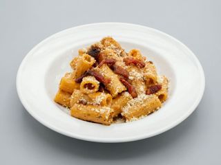 Rigatoni / riccioli carbonara, 'nduja e salsa tartufata