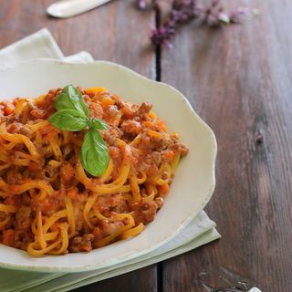 Pasta con ragù siciliano