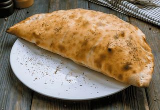 Calzone quattro formaggi