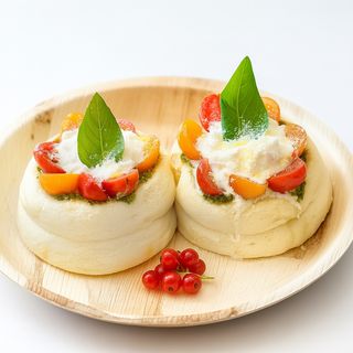 Panfuwa Stracciatella, pesto e pomodorini