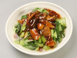 Bietolone cinese saltato con funghi shiitake