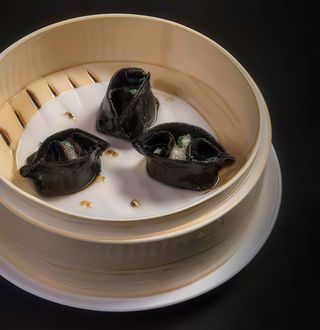 10 Ravioli di merluzzo al nero di seppia