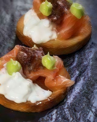 29 Crostino smoke salmon 2 pezzi