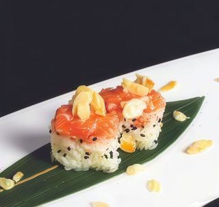 48 Gunkan soy spicy salmon